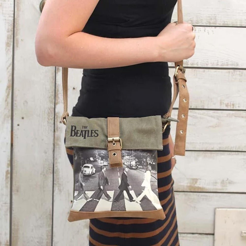 THE BEATLES ビートルズ (結成 65周年 ) - Abbey Road Green Mini Bag / サコッシュ / Disaster Design(U.K.ブランド) / ショルダーバッグ - PGS