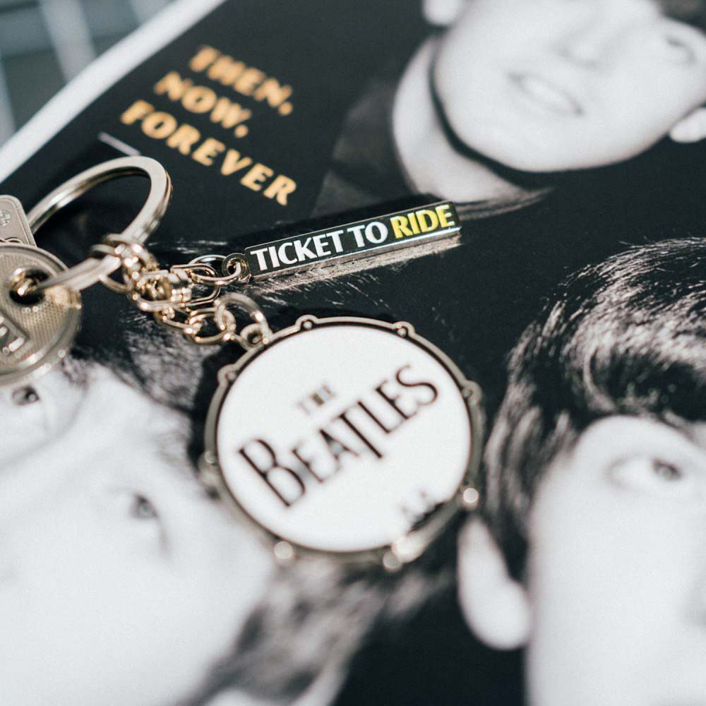 【予約商品】 THE BEATLES ビートルズ (結成 65周年 ) - TICKET TO RIDE / チャーム付き / キーホルダー
