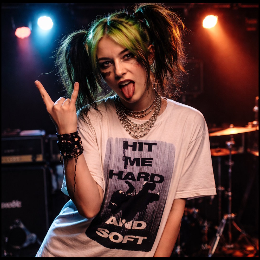 BILLIE EILISH ビリーアイリッシュ (LIVE IN 3D 映画公開 記念 ) - Hit Me Hard And Soft Falling / バックプリントあり / Tシャツ / メンズ