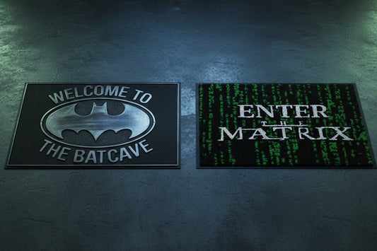 【公式グッズの背景】  物語の入口を、日常に置くということ。 BATMAN と THE MATRIX、公式ドアマットが持つ意味 - PGS