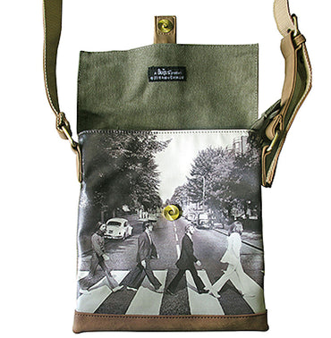THE BEATLES ビートルズ (結成 65周年 ) - Abbey Road Green Mini Bag / サコッシュ / Disaster Design（U.K.ブランド） / ショルダーバッグ 【公式 / オフィシャル】