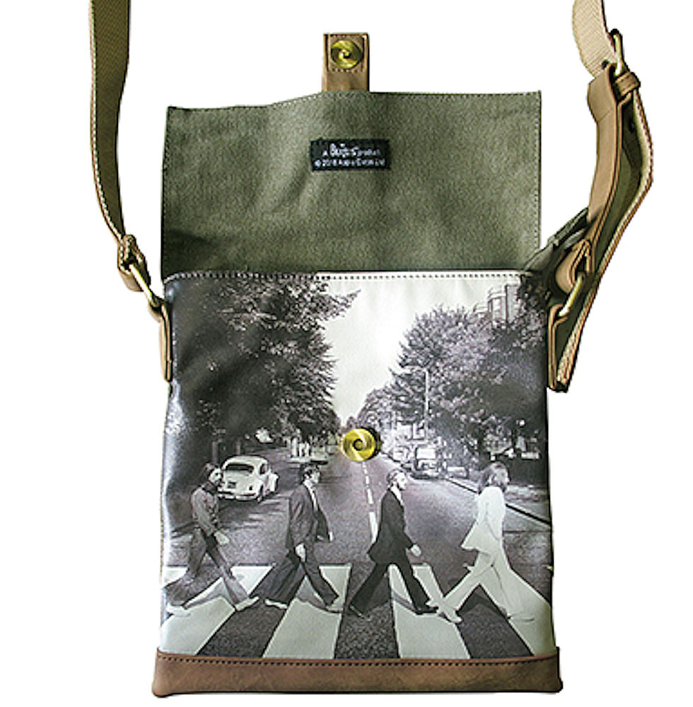THE BEATLES ビートルズ (結成 65周年 ) - Abbey Road Green Mini Bag / サコッシュ / Disaster Design（U.K.ブランド） / ショルダーバッグ 【公式 / オフィシャル】
