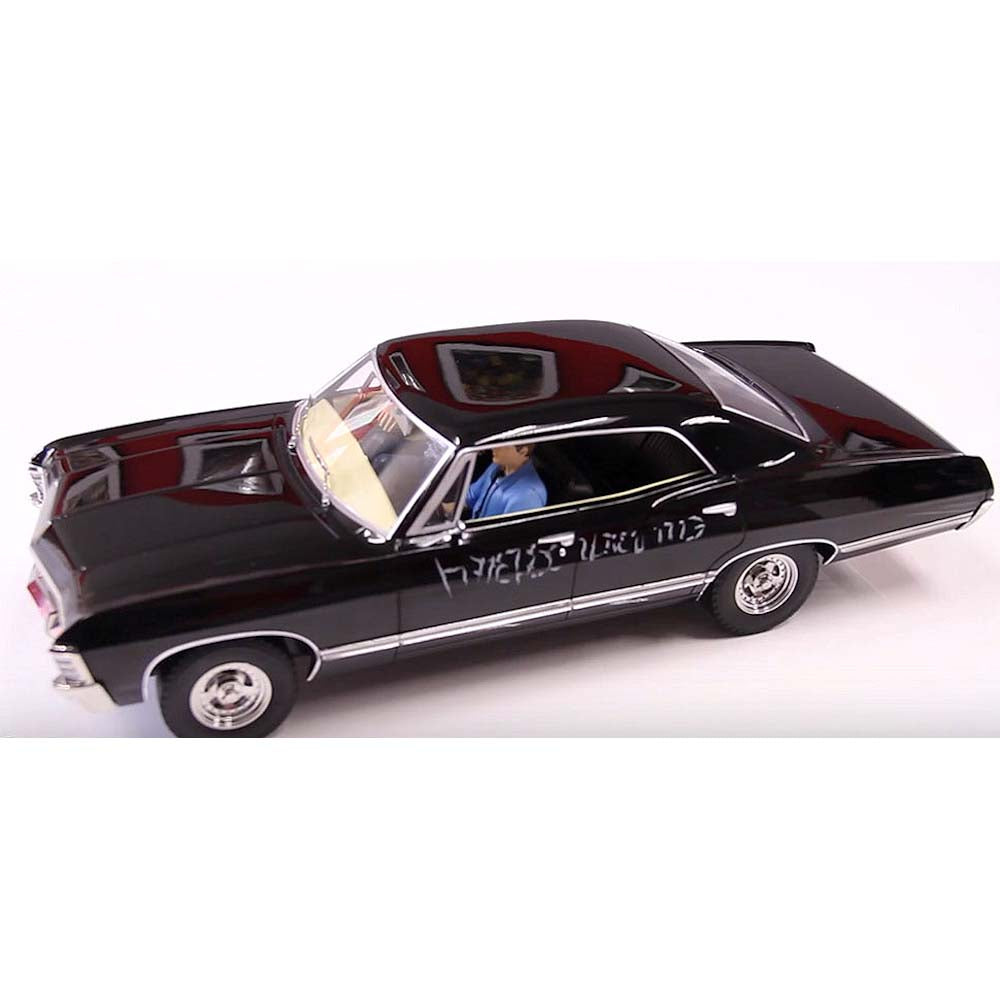 SUPERNATURAL - (放送 20周年 ) - 1967 Chevrolet Impala Sport Sedan with Sam and Dean Figures