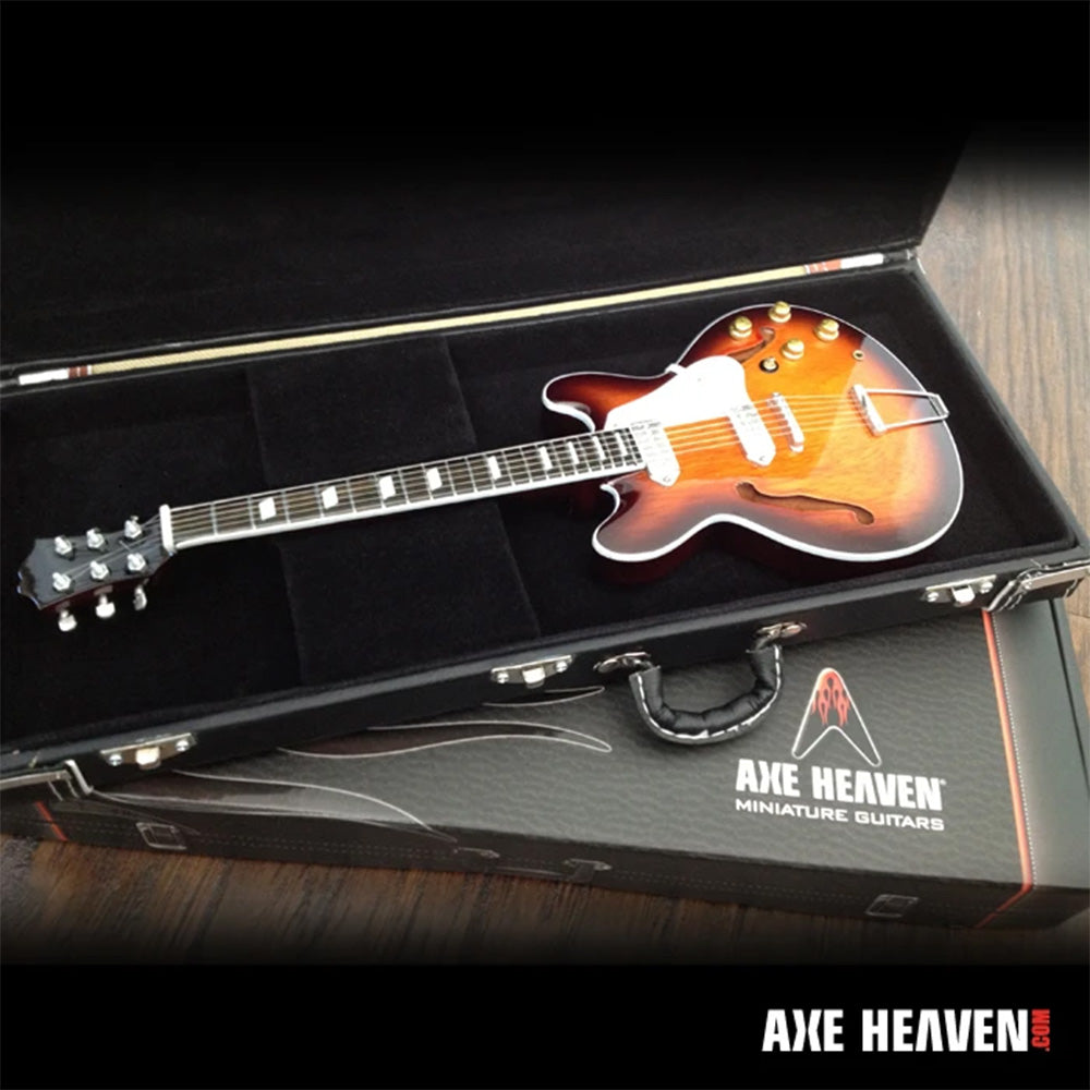 
                  
                    FENDER フェンダー (設立 80周年 ) - Miniature Black Guitar Case with Diecast Logo / ミニチュア楽器
                  
                