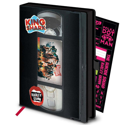 SUICIDE SQUAD スーサイドスクワッド (ジョーカー 生誕 80周年 ) - VHS / Premium A5 / ノート・メモ帳 【公式 / オフィシャル】