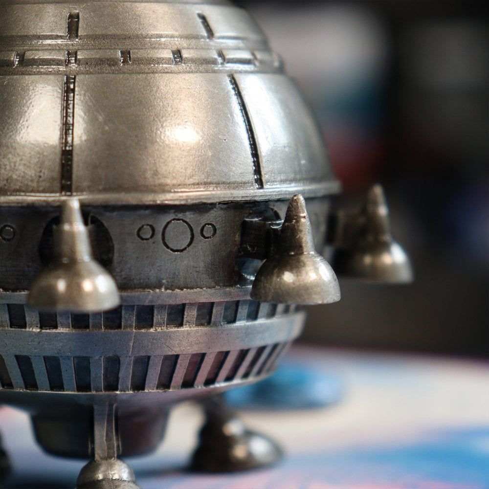 ET - Limited Edition 40th Anniversary Spaceship Scaled Replica / Limited to 1,982 units worldwide / Interior ornament