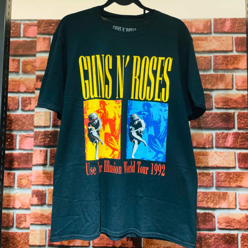 GUNS N ROSES ガンズアンドローゼズ (デビュー 40周年 ) - Use Your Illusion World Tour / バックプリントあり / Tシャツ / メンズ