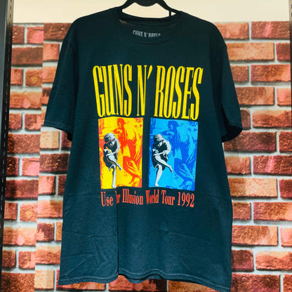GUNS N ROSES ガンズアンドローゼズ (デビュー 40周年 ) - Use Your Illusion World Tour / バックプリントあり / Tシャツ / メンズ