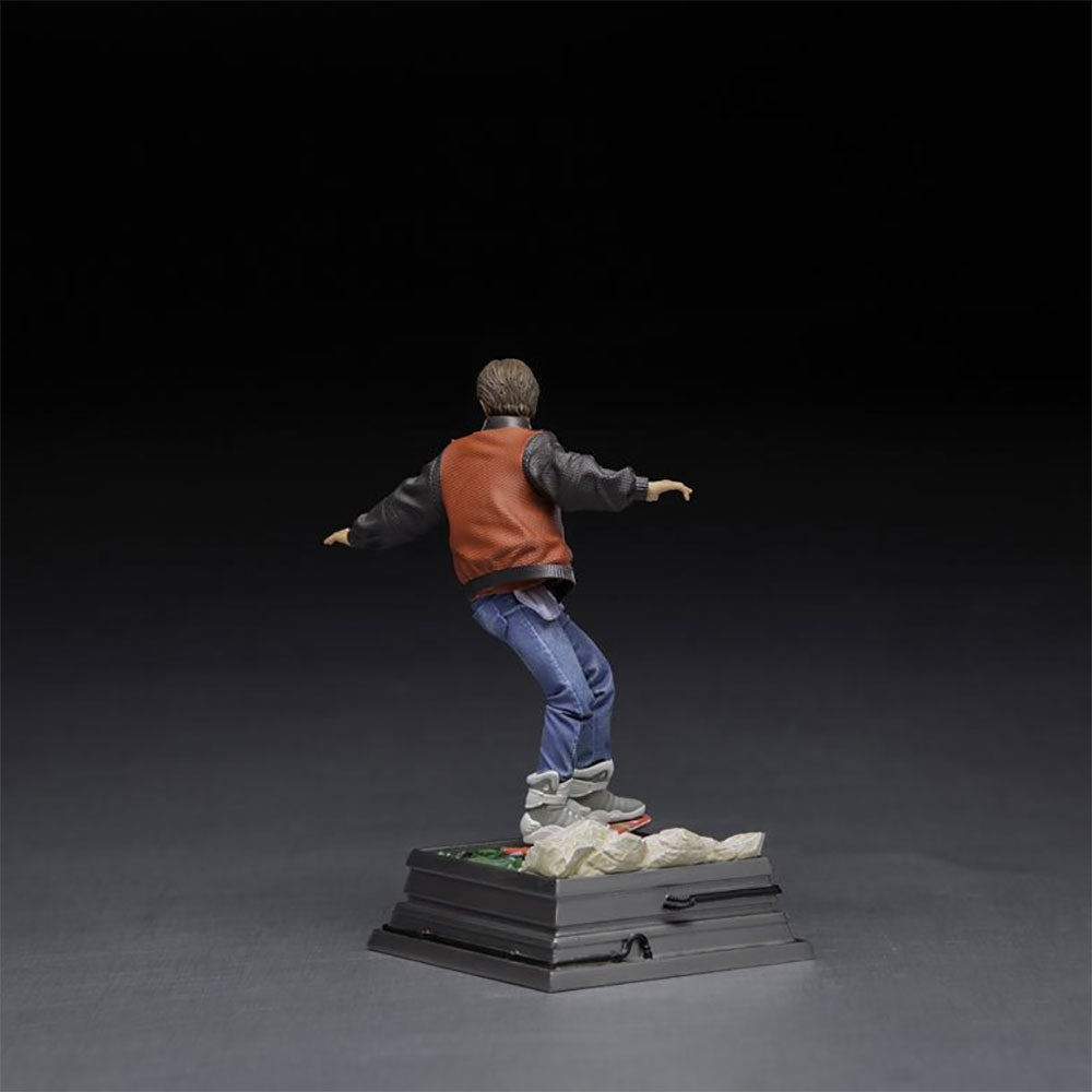 
                  
                    BACK TO THE FUTURE バックトゥザフューチャー (劇場公開40周年 ) - Part II Marty Mcfly on Hoverboard 1:10 Scale Statue / スタチュー 【公式 / オフィシャル】
                  
                