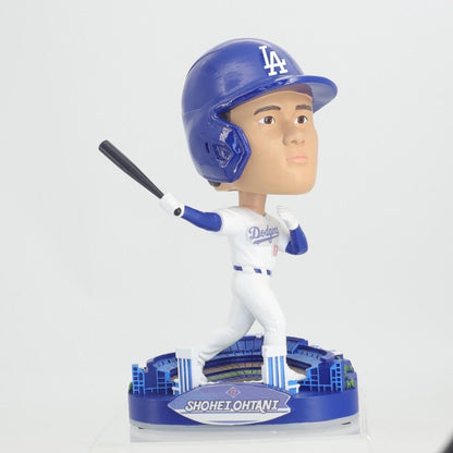 SHOHEI OHTANI 大谷翔平 - MLB公式・限定 Dodger Blue Debut: Collector's Bobblehead ( ドジャース球場台座付 ) / フィギュア・人形 - PGS