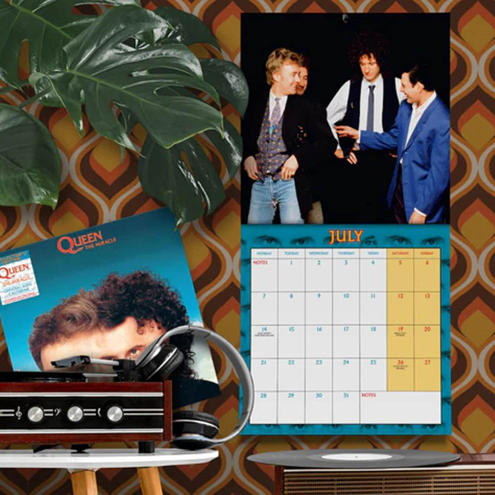 
                  
                    【廃番ラスト販売/特別価格】QUEEN クイーン (初来日50周年 ) - 2025 COLLECTOR'S EDITION RECORD SLEEVE CALENDAR / カレンダー・ダイアリー
                  
                