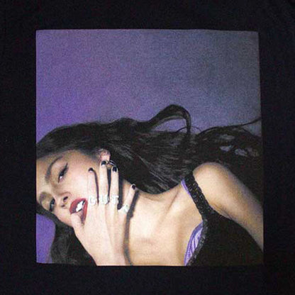 OLIVIA RODRIGO オリヴィアロドリゴ - Guts Album Cover / バックプリントあり / Tシャツ / メンズ 【公式 / オフィシャル】