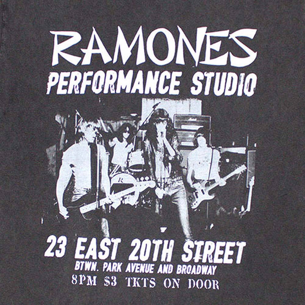 RAMONES ラモーンズ (来日 45周年 ) - East Village / Stone Wash / Tシャツ / メンズ 【公式 / オフィシャル】
