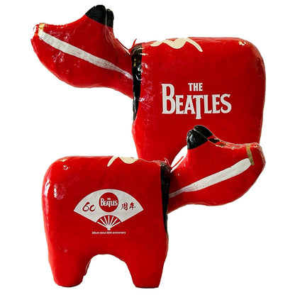 THE BEATLES ビートルズ (結成 65周年 ) - meets Japanese traditional craft Album debut 60th anniversary / 赤べこ / インテリア置物 【公式 / オフィシャル】