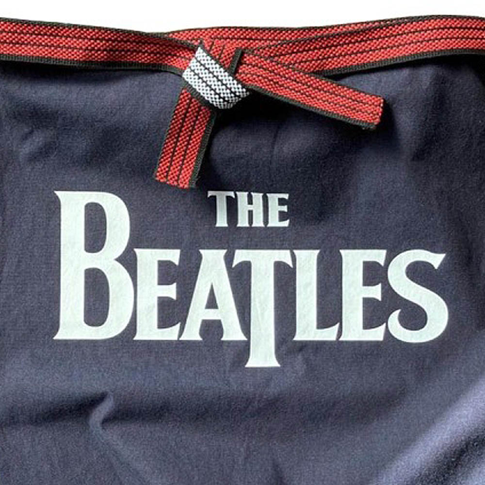 THE BEATLES ビートルズ (結成 65周年 ) - meets Japanese traditional craft Album debut 60th anniversary / 藍染エプロン / ロゴ / キッチン用品 【公式 / オフィシャル】