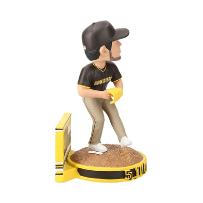 YU DARVISH ダルビッシュ有 - 日米通算200勝記念 MLB公式・限定 Collector's Bobblehead (記念台座付) / 日本限定モデル1000個 / フィギュア・人形 【公式 / オフィシャル】