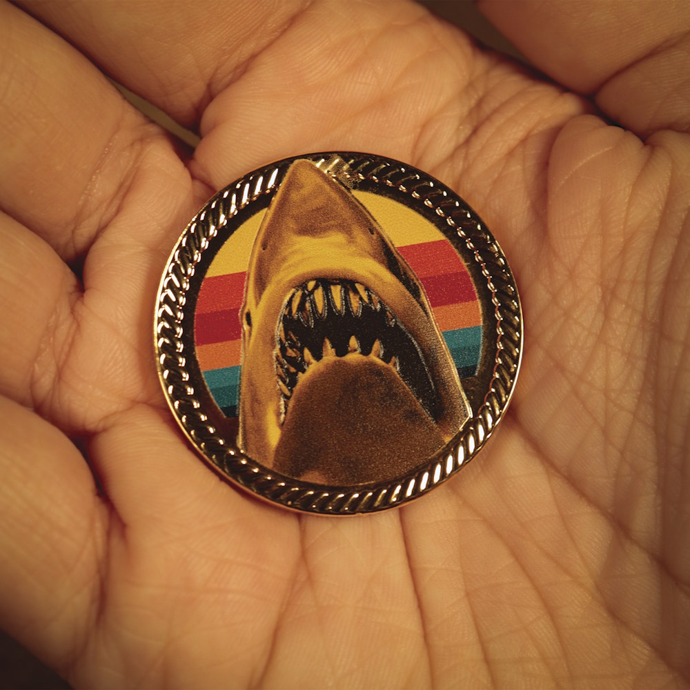 
                  
                    【予約商品】 JAWS ジョーズ (公開 50周年 ) - 50th Anniversary 24k Gold Plated Presentation Coin / 世界限定1,975個 / コイン
                  
                