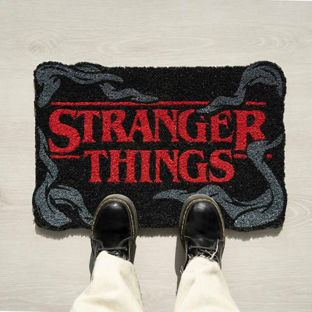 
                  
                    STRANGER THINGS ストレンジャー・シングス (シーズン5 2025年配信決定 ) - STRANGER THINGS / ドアマット
                  
                