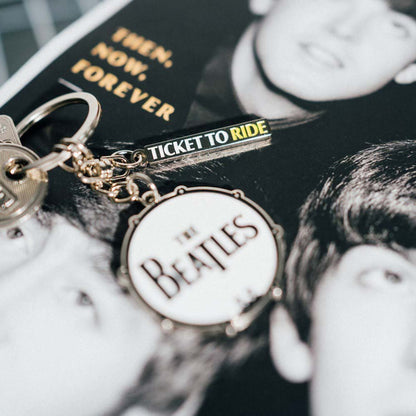 【予約商品】 THE BEATLES ビートルズ (結成 65周年 ) - TICKET TO RIDE / チャーム付き / キーホルダー