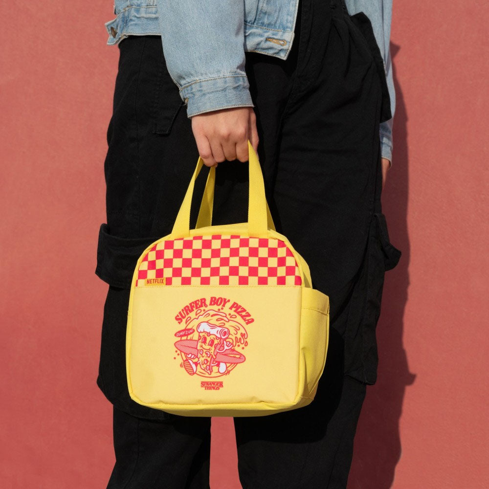 
                  
                    【予約商品】 STRANGER THINGS ストレンジャー・シングス (シーズン5 2025年配信決定 ) - SURFER BOY PIZZA / ランチバッグ / バッグ
                  
                