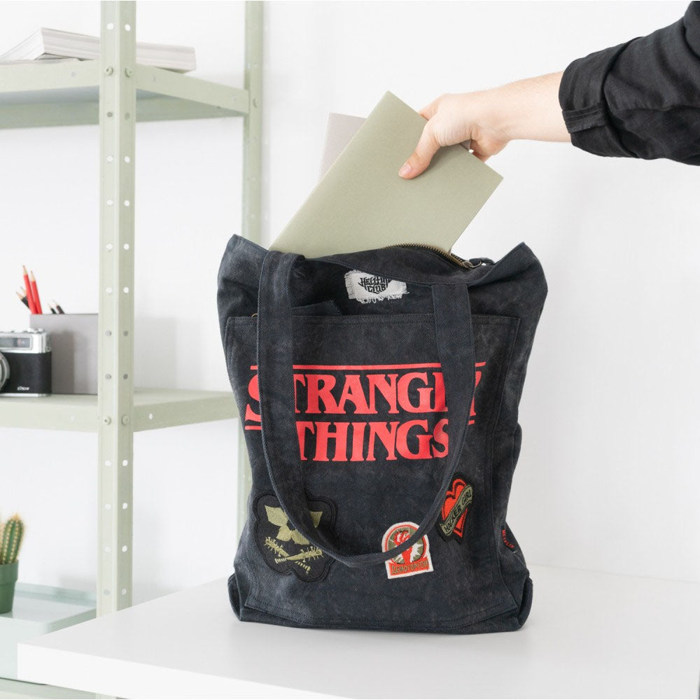 
                  
                    【予約商品】 STRANGER THINGS ストレンジャー・シングス (シーズン5 2025年配信決定 ) - STRANGER THINGS / トートバッグ
                  
                