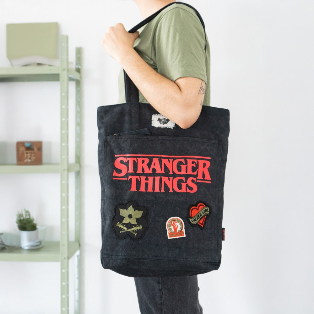 
                  
                    【予約商品】 STRANGER THINGS ストレンジャー・シングス (シーズン5 2025年配信決定 ) - STRANGER THINGS / トートバッグ
                  
                