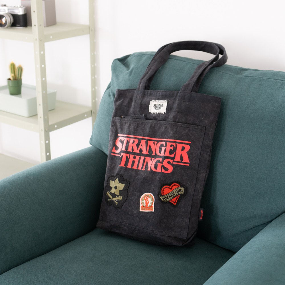 
                  
                    【予約商品】 STRANGER THINGS ストレンジャー・シングス (シーズン5 2025年配信決定 ) - STRANGER THINGS / トートバッグ
                  
                