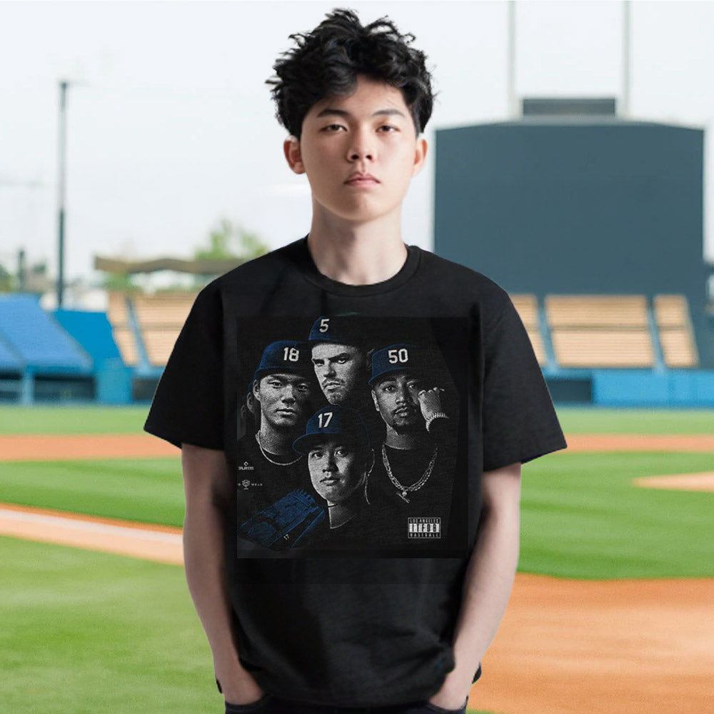 
                  
                    【予約商品】 LOS ANGELES DODGERS（MLB） ロサンゼルスドジャース - All Eyez On LA / RotoWear（ブランド） / Tシャツ / メンズ 【公式 / オフィシャル】
                  
                
