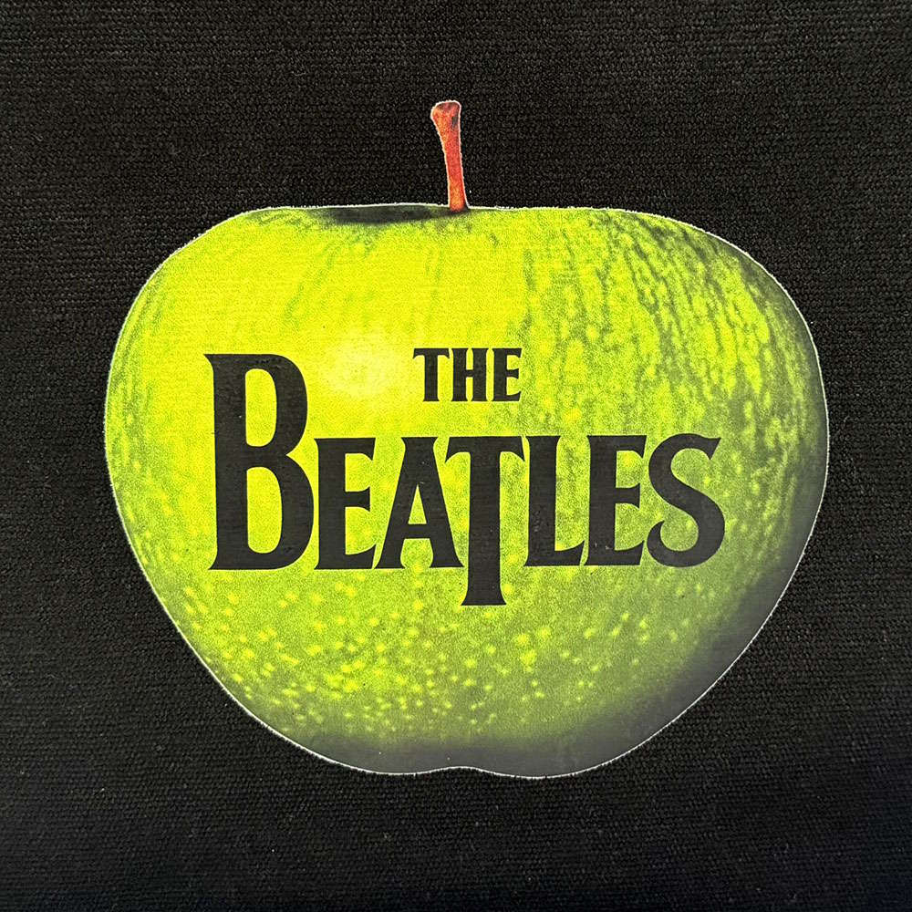 
                  
                    【予約商品】 THE BEATLES ビートルズ (結成 65周年 ) - White Album Faces & Apple / Black / Back Print / トートバッグ 【公式 / オフィシャル】
                  
                