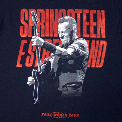 【予約商品】 BRUCE SPRINGSTEEN ブルーススプリングスティーン (11月 映画公開 記念 ) - Tour '24 Guitar Photo / バックプリントあり / 2024年ツアー会場限定販売 / Tシャツ / メンズ