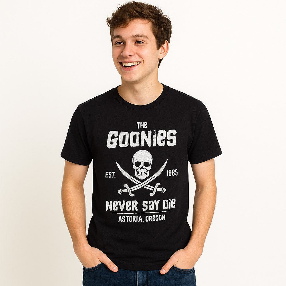 
                  
                    GOONIES グーニーズ (公開 40周年 ) - NEVER SAY DIE / Tシャツ / メンズ 【公式 / オフィシャル】
                  
                