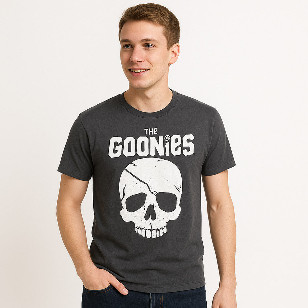
                  
                    GOONIES グーニーズ (公開 40周年 ) - SKULL & LOGO / Tシャツ / メンズ 【公式 / オフィシャル】
                  
                
