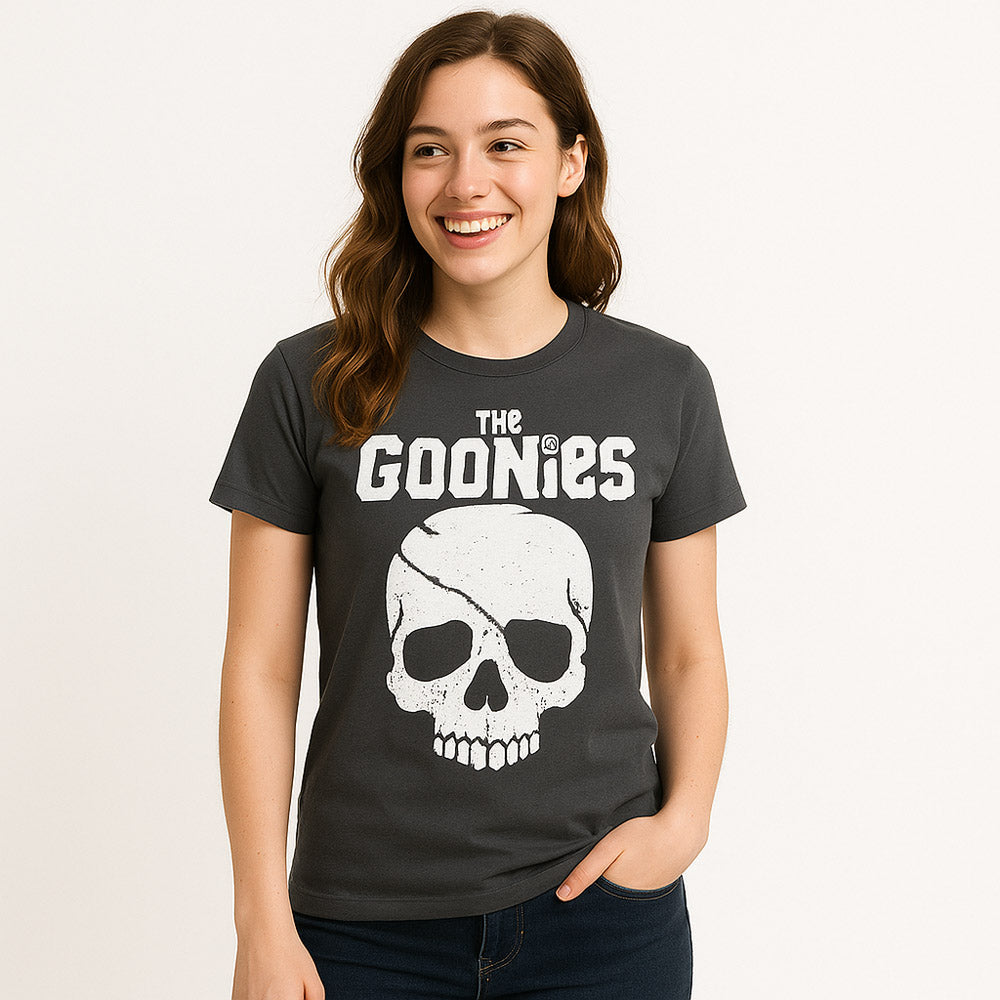 
                  
                    GOONIES グーニーズ (公開 40周年 ) - SKULL & LOGO / Tシャツ / メンズ 【公式 / オフィシャル】
                  
                