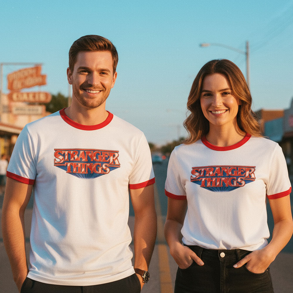 【予約商品】 STRANGER THINGS ストレンジャー・シングス (シーズン5 配信 記念 ) - RETRO LOGO / リンガー / Tシャツ / メンズ