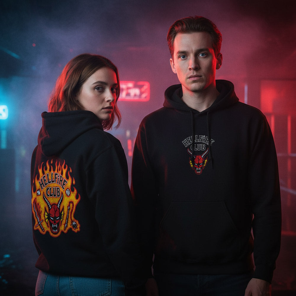 【予約商品】 STRANGER THINGS ストレンジャー・シングス (シーズン5 配信 記念 ) - HELLFIRE CLUB FLAMES / バックプリントあり / パーカー・スウェット / メンズ