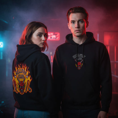 【予約商品】 STRANGER THINGS ストレンジャー・シングス (シーズン5 配信 記念 ) - HELLFIRE CLUB FLAMES / バックプリントあり / パーカー・スウェット / メンズ