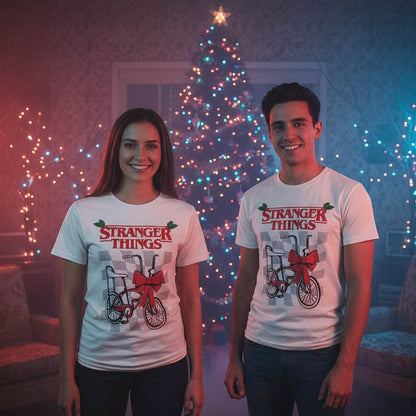 STRANGER THINGS ストレンジャー・シングス (シーズン5 配信 記念 ) - 【クリスマス限定】Christmas Bike / Tシャツ / メンズ