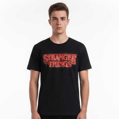 STRANGER THINGS ストレンジャー・シングス (シーズン5 配信 記念 ) - 【クリスマス限定】Logo With Christmas Lights / Tシャツ / メンズ