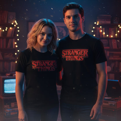 STRANGER THINGS ストレンジャー・シングス (シーズン5 配信 記念 ) - 【クリスマス限定】Logo With Christmas Lights / Tシャツ / メンズ