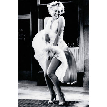 MARILYN MONROE - (デビュー 80周年 ) - Standing over subway