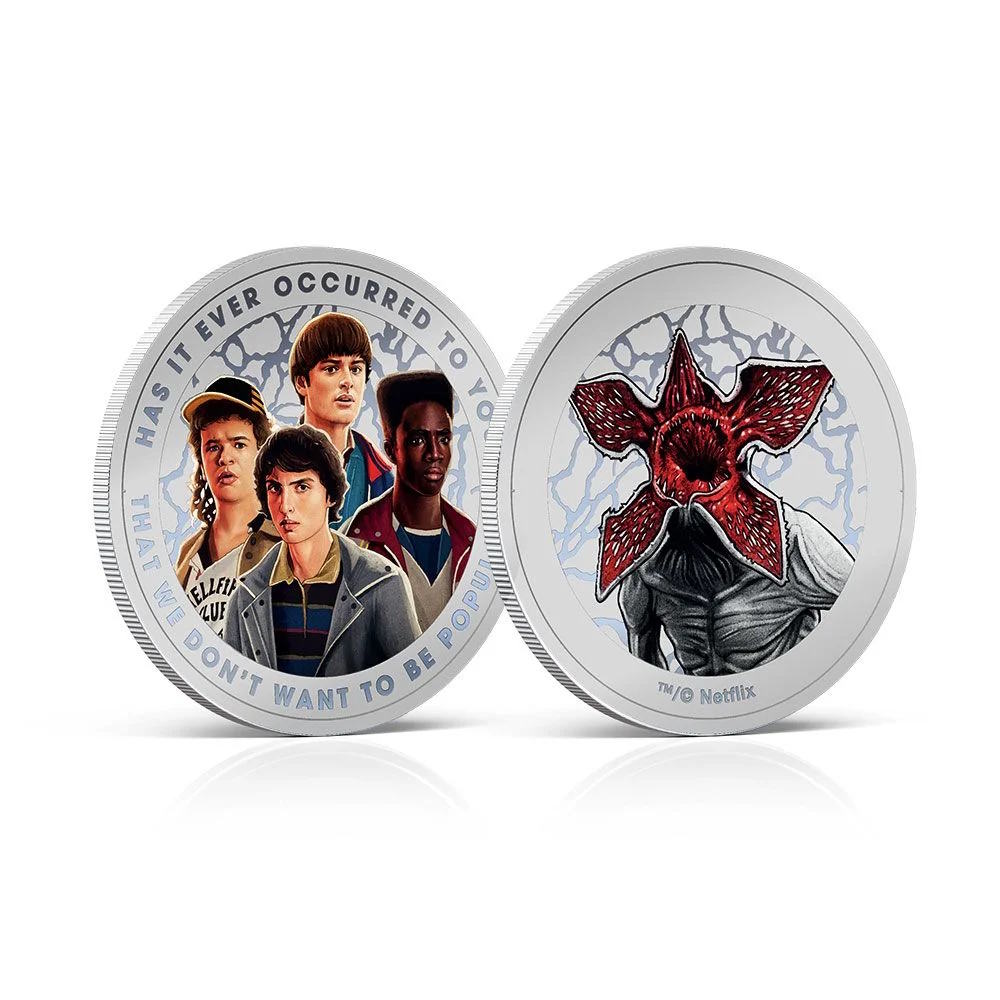 【予約商品】 STRANGER THINGS ストレンジャー・シングス - 限定公式 メダル付き ミニチュアシートカバー（限定5,000点） / 切手・レター品