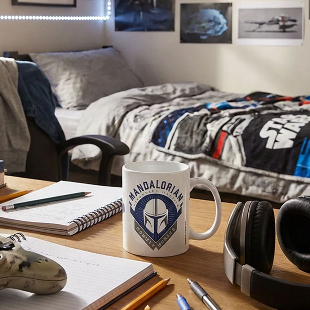 STAR WARS (The Mandalorian and Grogu released May 22nd) - The Mandalorian Bounty Hunter / Mug