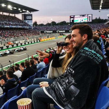 FORMULA ONE（F1） フォーァミュラワン - Mercedes-AMG Petronas フリースブランケット（シェルパ裏地）｜約47×59インチ / 寝具