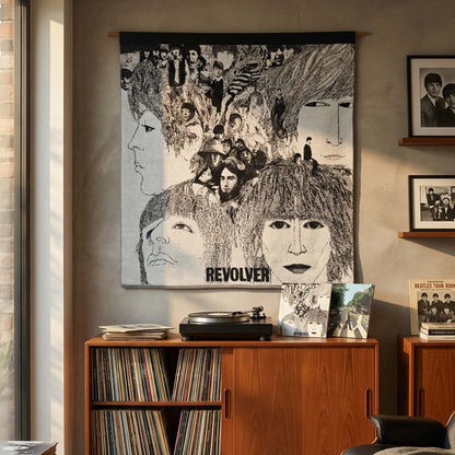 THE BEATLES ビートルズ (来日 60周年 ) - REVOLVER / 限定生産 / シリアルナンバー刺繍入り / タペストリー