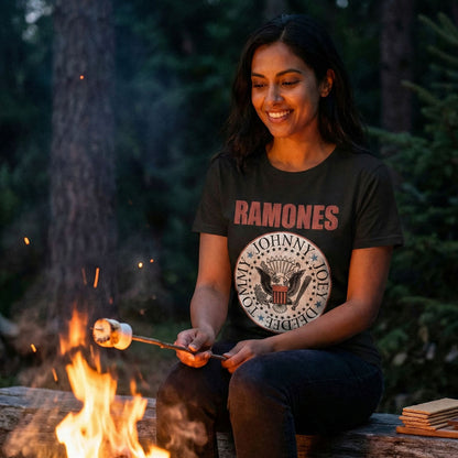 【予約商品】 RAMONES ラモーンズ (デビュー 50周年 ) - Hey Ho Red Block Text / バックプリントあり / Premium Carbon / Tシャツ / メンズ