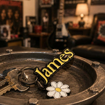 JAMES ジェイムス - Yellow Logo White Daisy Charm / キーホルダー