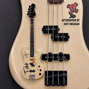 【予約商品】 GUNS N ROSES ガンズアンドローゼズ (デビュー 40周年 ) - Duff McKagan #1 Main Fender Bass / 直筆サイン入り / ミニチュア楽器