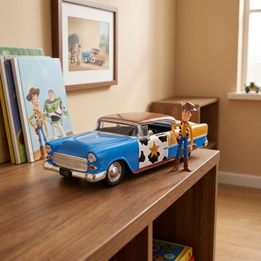 【予約商品】 TOY STORY トイ・ストーリー - Woody & 1955 Chevrolet Bel Air 1:24 Scale Die-Cast Metal Vehicle with Woody Figure / フィギュア・人形