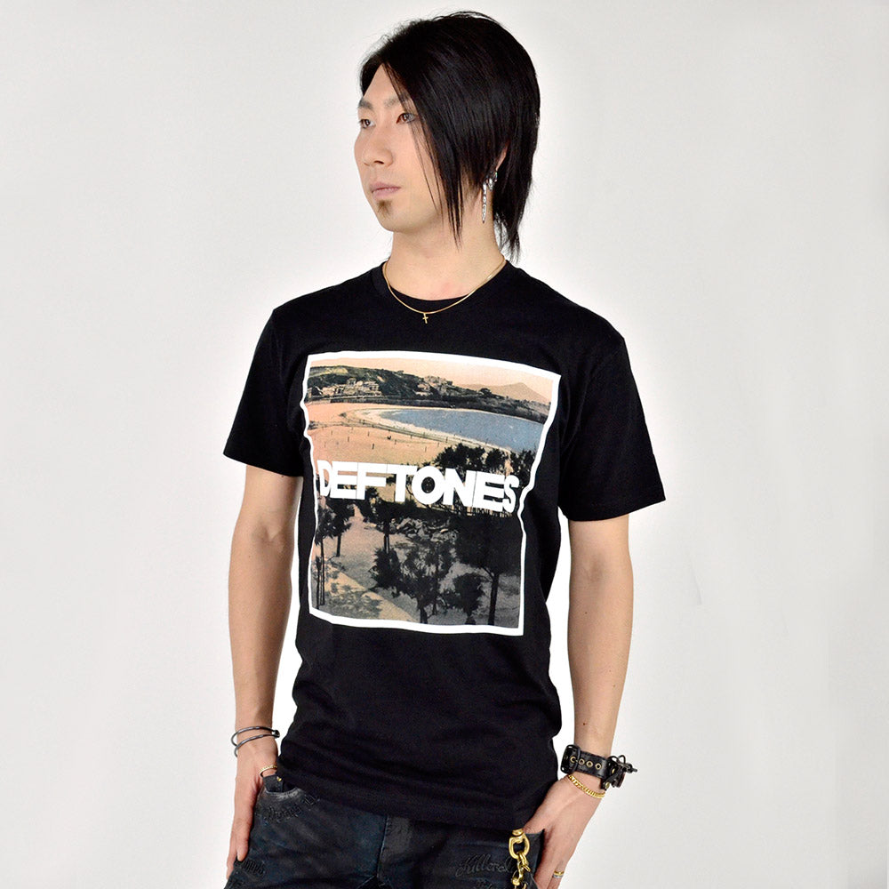 
                  
                    【廃番ラスト販売/特別価格】DEFTONES デフトーンズ (デビュー 30周年 ) - California 2015 Tour / バックプリントあり / Tシャツ / メンズ 【公式 / オフィシャル】
                  
                