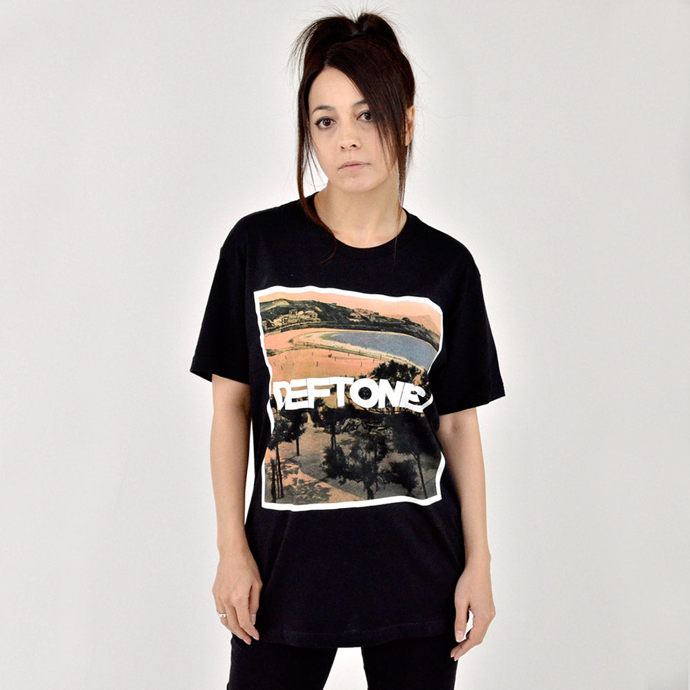 
                  
                    【廃番ラスト販売/特別価格】DEFTONES デフトーンズ (デビュー 30周年 ) - California 2015 Tour / バックプリントあり / Tシャツ / メンズ 【公式 / オフィシャル】
                  
                